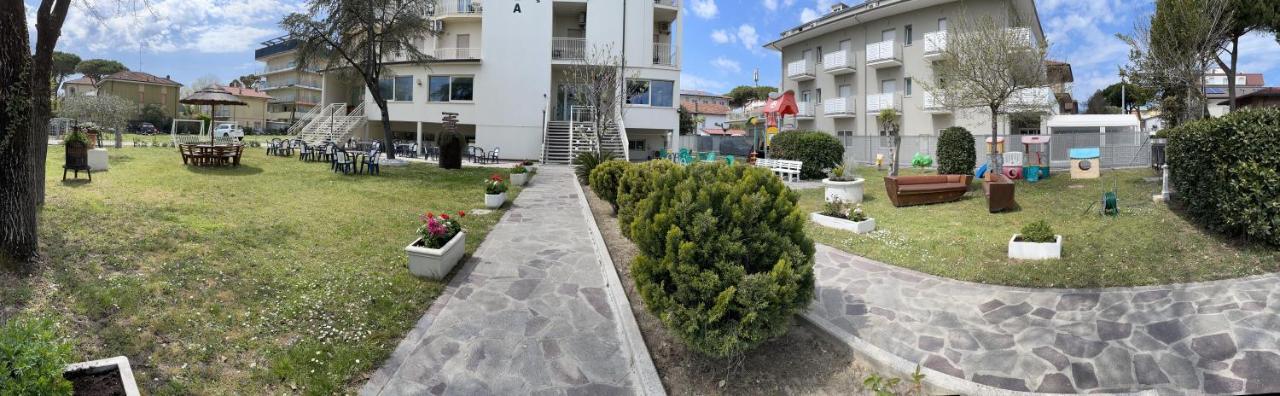 Hotel Amedea Cervia Exteriör bild