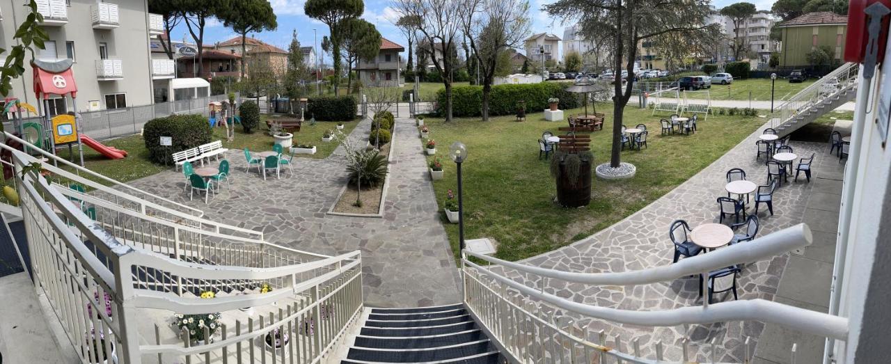 Hotel Amedea Cervia Exteriör bild