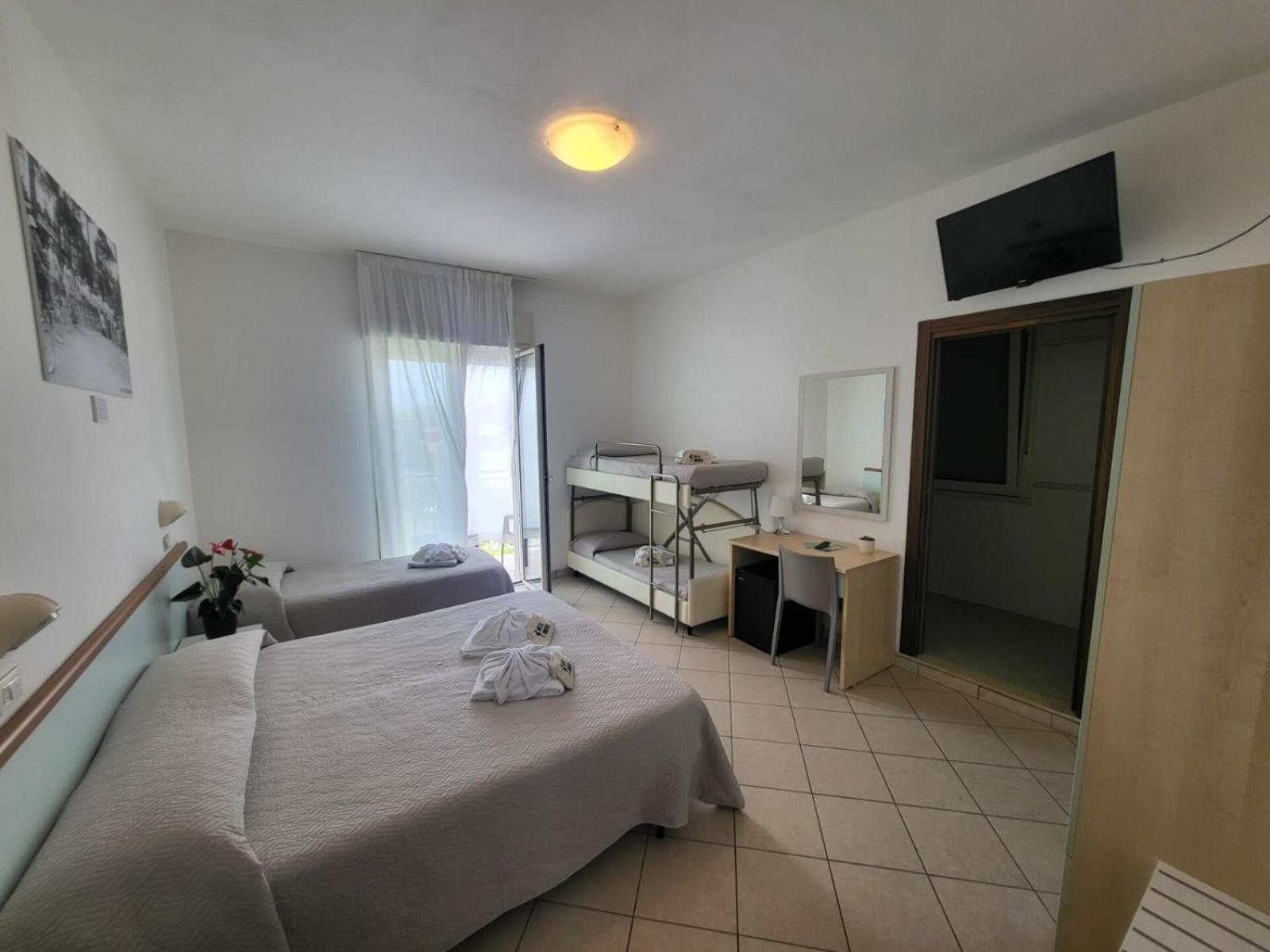 Hotel Amedea Cervia Exteriör bild
