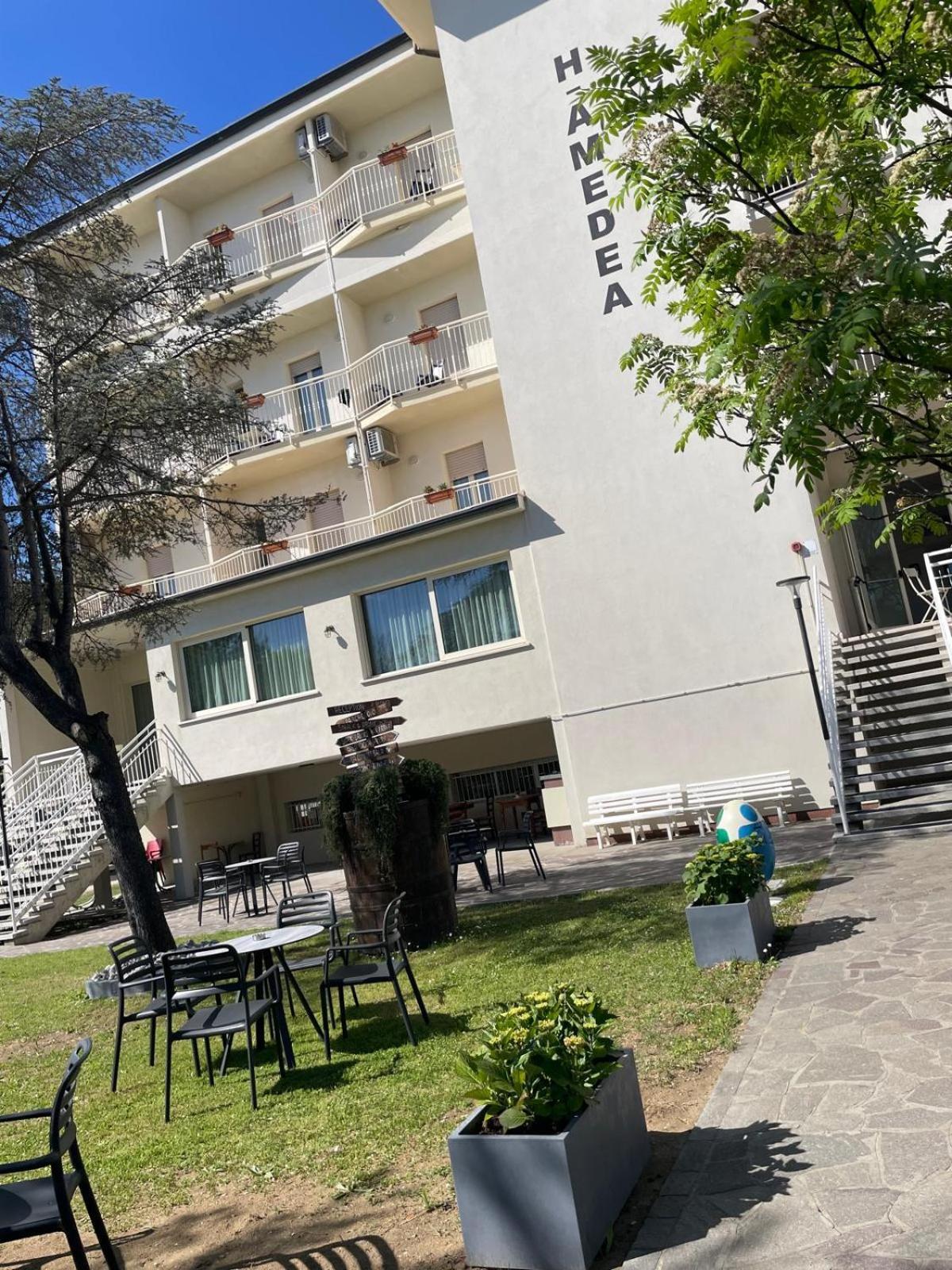 Hotel Amedea Cervia Exteriör bild