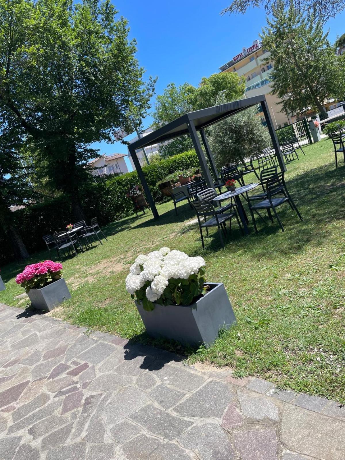 Hotel Amedea Cervia Exteriör bild