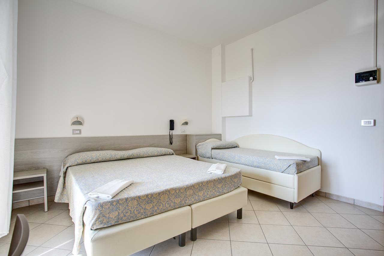 Hotel Amedea Cervia Exteriör bild