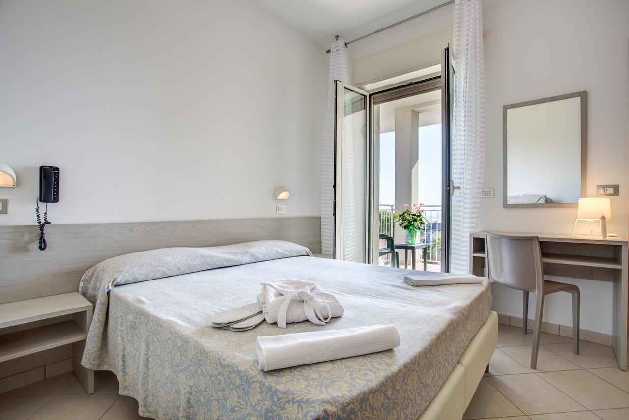 Hotel Amedea Cervia Exteriör bild